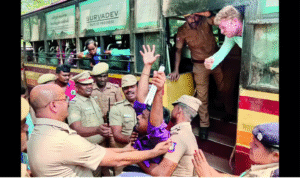 சென்னையில் மாற்றுத்திறனாளிகளை அரசு பஸ்சிலேயே 14 மணி நேரம் அடைத்து வைத்திருந்த புகைப்பட காட்சி