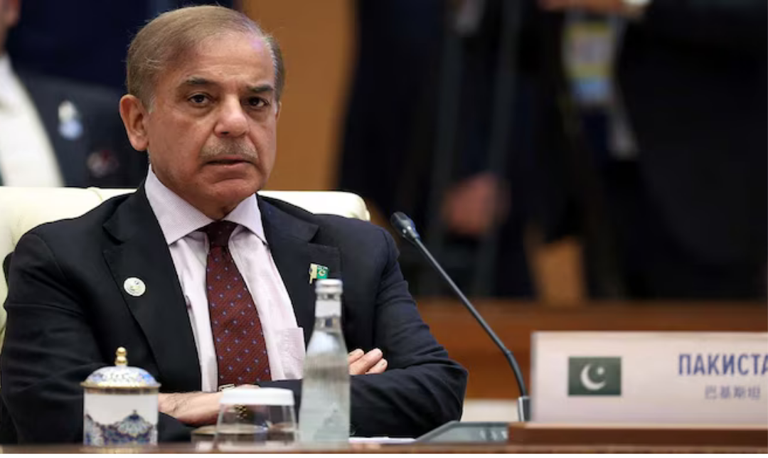 பாகிஸ்தானின் பொருளாதார நிலை குறித்து வணிகர்களிடம் பேசும் பிரதமர் ஷாபாஸ் ஷரீஃப்