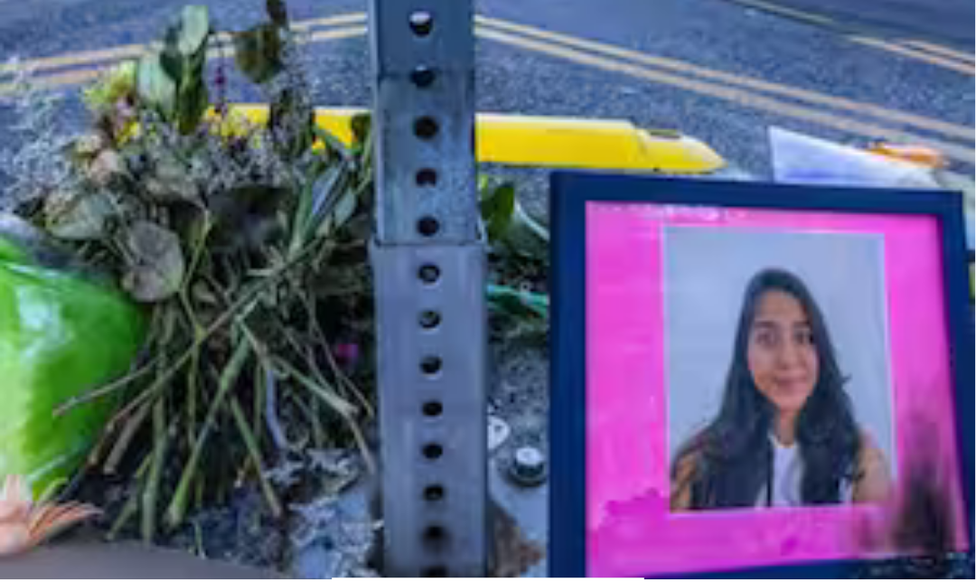 சியாட்டில் பகுதியில் போலீஸ் ரோந்து வாகனம் மோதிய விபத்தில் உயிரிழந்த இந்திய மாணவி குடும்பத்துக்கு வழங்கப்பட்ட இழப்பீடு குறித்த செய்தி.