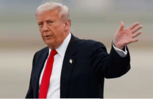 அமெரிக்க அதிபர் டிரம்ப் செய்தியாளர் சந்திப்பு மற்றும் ஈரான் மீது வான்வழி தாக்குதல் காட்சி.