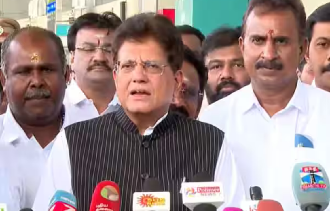 மதுரையில் நிருபர்கள் சந்திப்பில் பேசிய மத்திய அமைச்சர் பியூஷ் கோயல் மற்றும் பொதுக்கூட்ட மேடை தயாரிப்பு காட்சி.