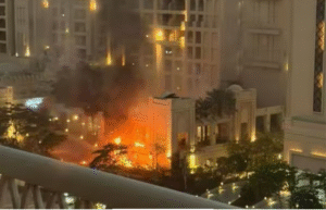 துபாய் நகர skyline மற்றும் பாம் ஜுமேரா பகுதி காட்சி.