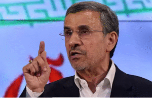 டெஹ்ரானில் தாக்குதலுக்கு பின் புகைமூட்டம் சூழ்ந்த கட்டடங்கள் மற்றும் ஈரான் முன்னாள் அதிபர் அஹமதிநஜாத் புகைப்படம்.