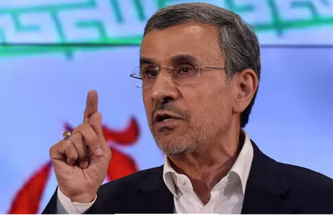 டெஹ்ரானில் தாக்குதலுக்கு பின் புகைமூட்டம் சூழ்ந்த கட்டடங்கள் மற்றும் ஈரான் முன்னாள் அதிபர் அஹமதிநஜாத் புகைப்படம்.