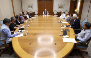 டில்லியில் நடைபெற்ற பாதுகாப்பு விவகாரங்களுக்கான அமைச்சரவை குழு கூட்டத்தில் பிரதமர் மோடி மற்றும் அமைச்சர்கள் கலந்துரையாடும் காட்சி.