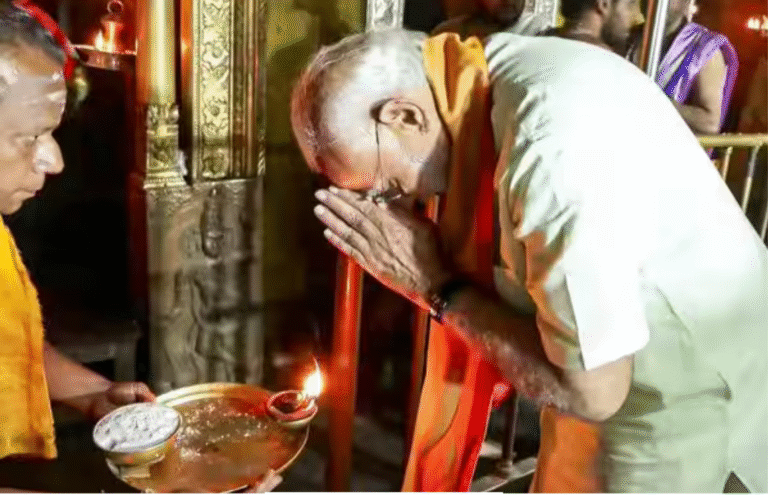 திருப்பரங்குன்றம் முருகன் கோயிலில் தரிசனம் செய்யும் பிரதமர் நரேந்திர மோடி.