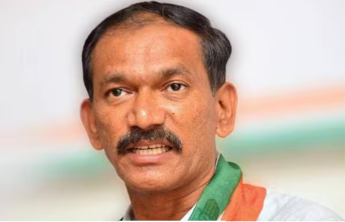 காங்கிரஸ் தலைவர் கிரீஷ் ஷோடங்கர் செய்தியாளர்களிடம் பேசிய காட்சி.