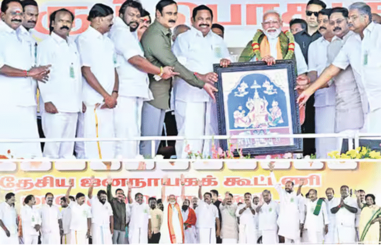 மதுரையில் நடைபெற்ற தேசிய ஜனநாயக கூட்டணி பொதுக்கூட்டத்தில் உரையாற்றும் பிரதமர் நரேந்திர மோடி.