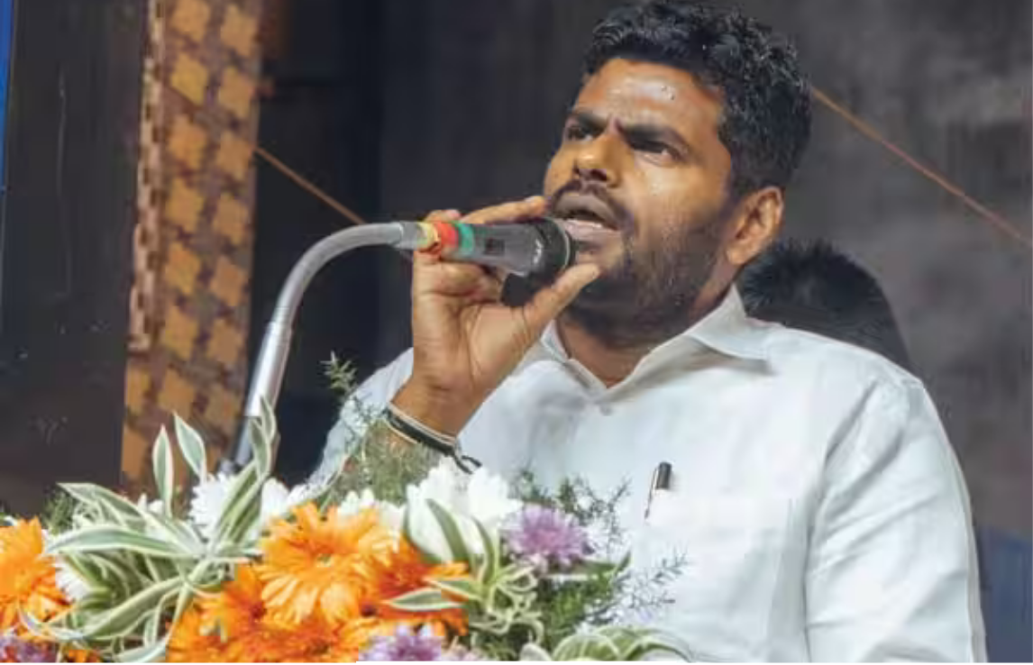 மதுரையில் நடைபெற்ற பொதுக்கூட்டத்தில் உரையாற்றும் பா.ஜ. தலைவர் அண்ணாமலை.