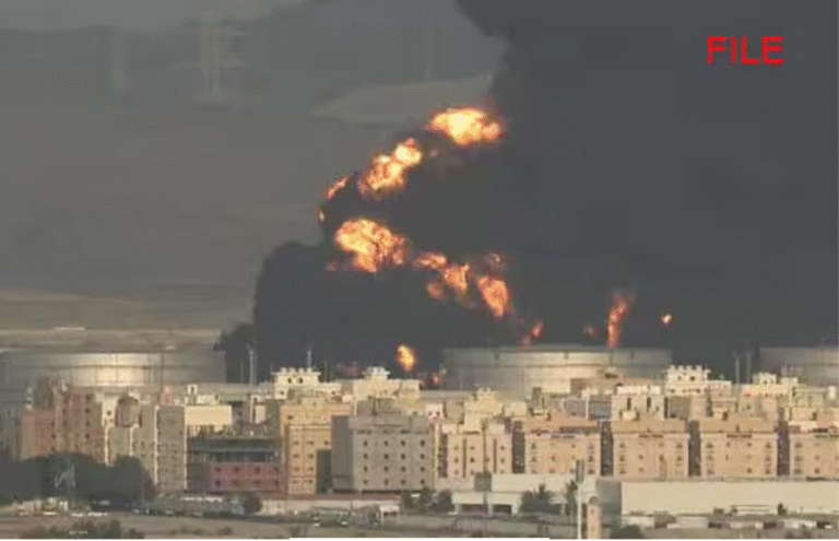 சவுதி அரேபியாவில் உள்ள அராம்கோ எண்ணெய் சுத்திகரிப்பு நிலையம்.