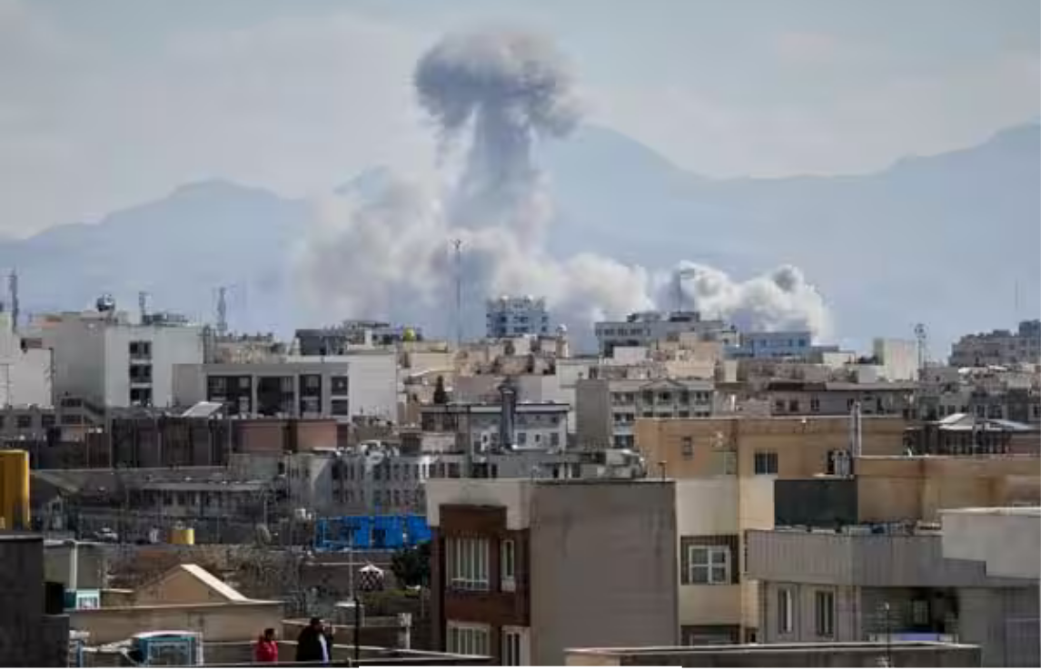 அமெரிக்கா–இஸ்ரேல் தாக்குதலால் சேதமடைந்த ஈரான் பகுதிகள்.