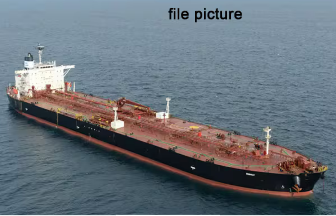 ஓமன் கடற்பரப்பில் தாக்குதல் நடத்தப்பட்ட எண்ணெய் டேங்கர் கப்பல்.