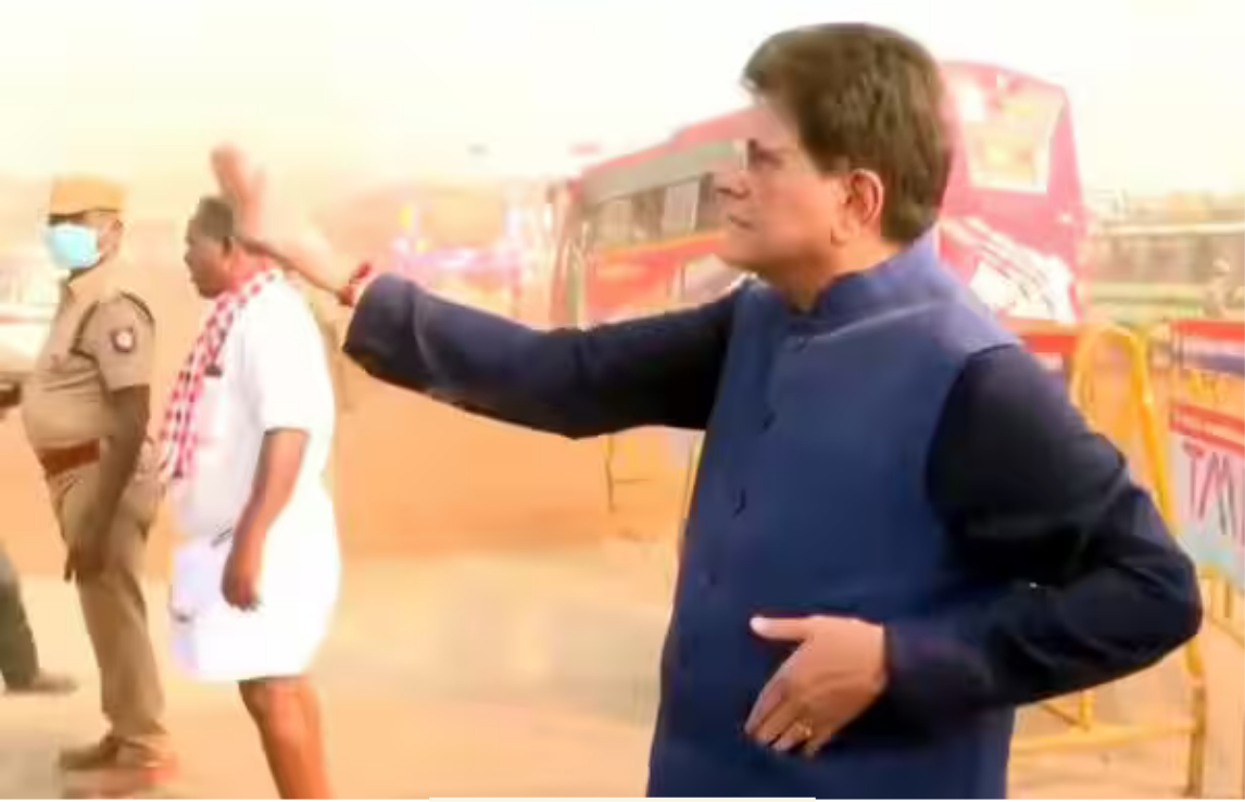 மதுரை பொதுக்கூட்டத்தில் ஏற்பட்ட போக்குவரத்து நெரிசலை ஆய்வு செய்த மத்திய அமைச்சர் பியூஷ் கோயல்.