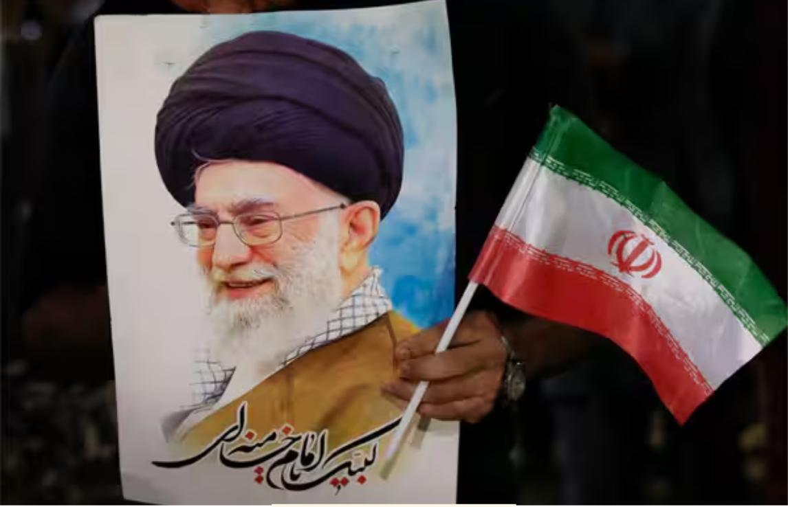 ஈரான் தலைநகர் டெஹ்ரானில் உள்ள போக்குவரத்து கண்காணிப்பு கேமரா அமைப்பு தொடர்பான காட்சி.