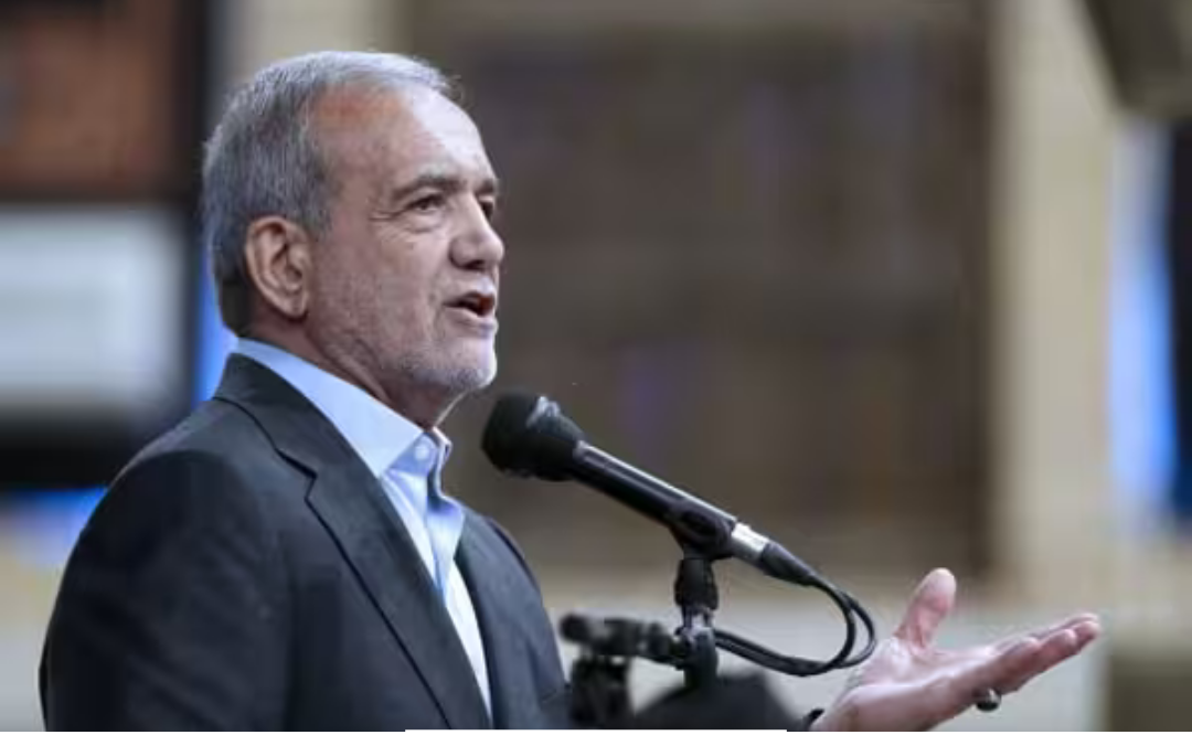 வளைகுடா நாடுகள் மீது தாக்குதல் நடந்தது குறித்து மன்னிப்பு கேட்ட ஈரான் அதிபர் மசூத் பெஷேஷ்கியான்.