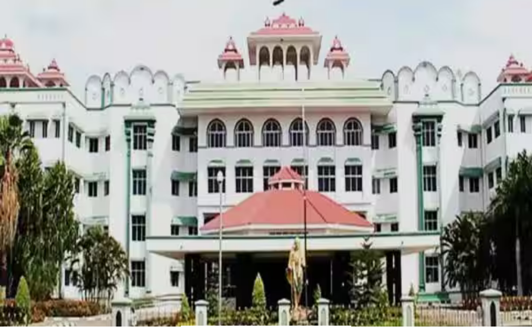 போக்சோ சட்டம் குறித்து விழிப்புணர்வு ஏற்படுத்த தமிழக அரசுக்கு உத்தரவிட்ட உயர்நீதிமன்ற மதுரைக் கிளை.