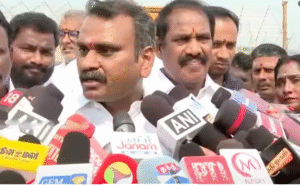 திருச்சியில் நிருபர்களை சந்தித்து அரசியல் நிலை குறித்து கருத்து தெரிவித்த மத்திய அமைச்சர் எல்.முருகன்.