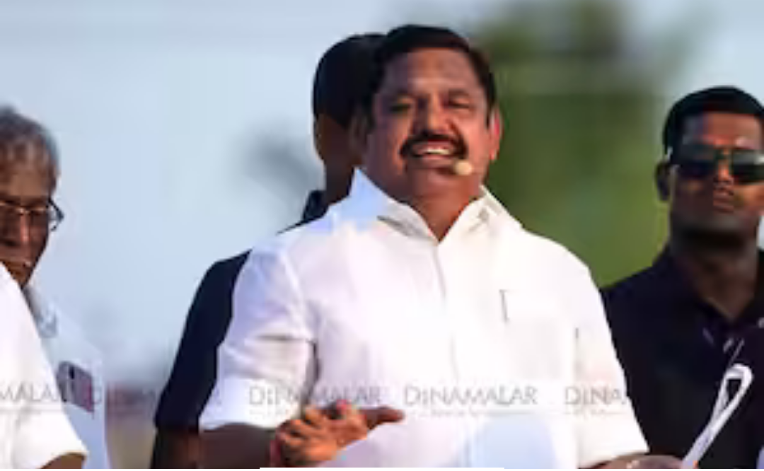 ஈரோடு மாவட்டம் பெருந்துறையில் நடைபெற்ற தேர்தல் பிரசாரக் கூட்டத்தில் உரையாற்றும் அதிமுக பொதுச்செயலாளர் எடப்பாடி பழனிசாமி.