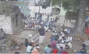 மதுரை மாவட்டம் தும்மநாயக்கன்பட்டி கிராமத்தில் உள்ள 300 ஆண்டு பழமையான விநாயகர் மற்றும் கருப்பணசாமி கோவில் திருப்பணி தொடர்பான விவகாரம்.