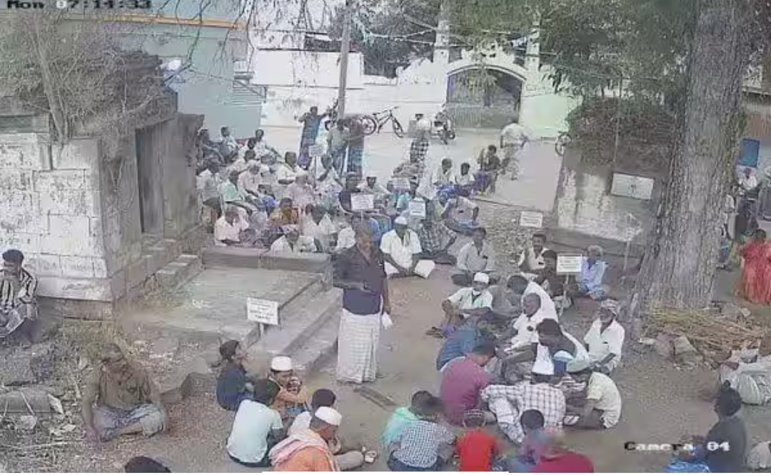 மதுரை மாவட்டம் தும்மநாயக்கன்பட்டி கிராமத்தில் உள்ள 300 ஆண்டு பழமையான விநாயகர் மற்றும் கருப்பணசாமி கோவில் திருப்பணி தொடர்பான விவகாரம்.