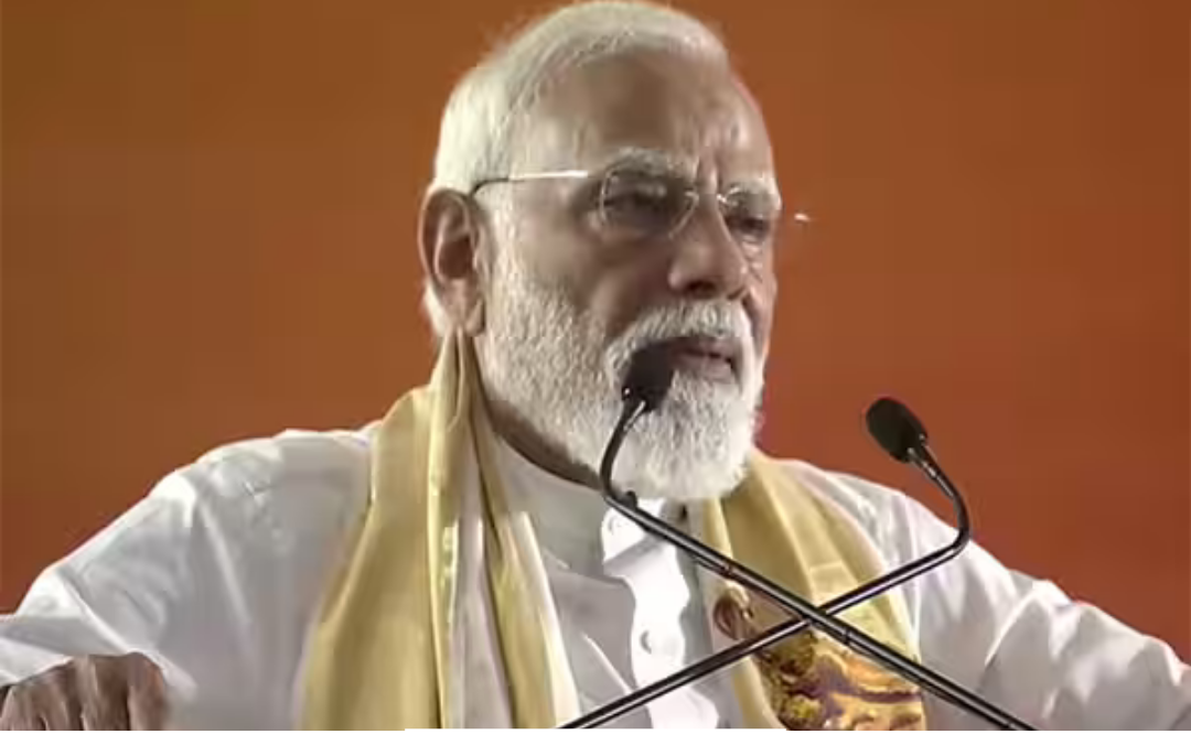 எர்ணாகுளத்தில் நடைபெற்ற பொதுக்கூட்டத்தில் உலகளாவிய பிரச்னைகள் மற்றும் காங்கிரஸ் குறித்து பேசிய பிரதமர் நரேந்திர மோடி.