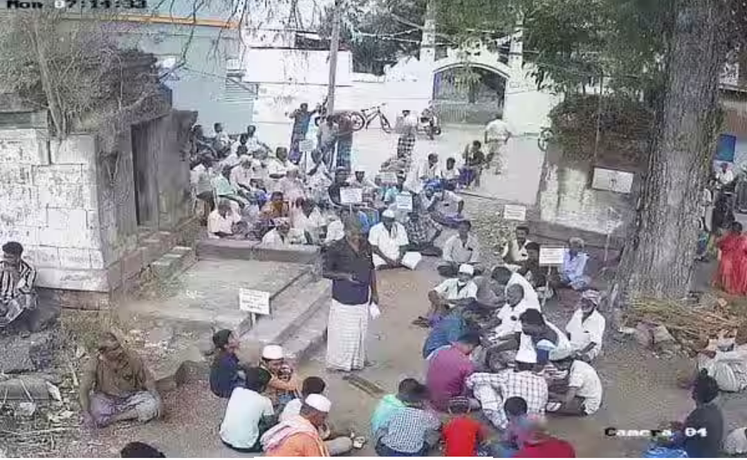 மதுரை மாவட்டம் தும்மநாயக்கன்பட்டியில் உள்ள விநாயகர் மற்றும் கருப்பணசாமி கோவில் திருப்பணி விவகாரம்.