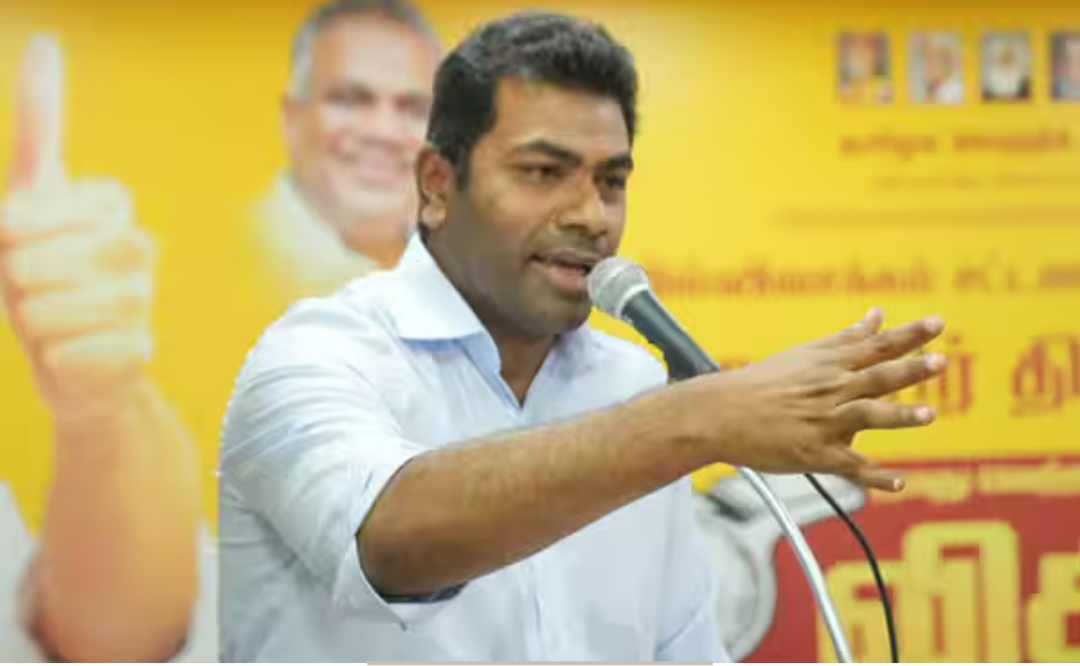 சென்னை பொதுக்கூட்டத்தில் த.வெ.க. கூட்டணி மறுப்பு குறித்து பேசும் ஆதவ் அர்ஜுனா