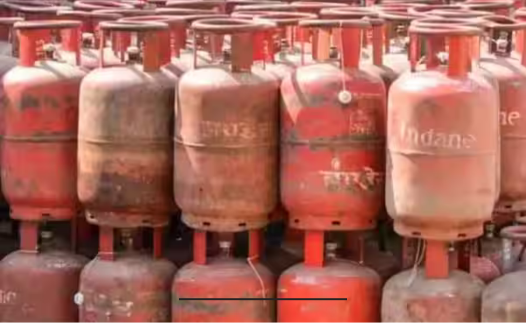 எல்.பி.ஜி. சிலிண்டர் மற்றும் டி.எம்.இ. காஸ் பயன்பாடு விளக்கும் கருத்து படம்