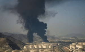 யு.ஏ.இ.யில் மசூதிக்குள் நடைபெறும் ரம்ஜான் தொழுகையை காட்டும் காட்சி