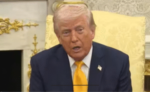 வெள்ளை மாளிகையில் செய்தியாளர்களிடம் ஈரான் குறித்து பேசும் அமெரிக்க அதிபர் டிரம்ப் காட்சி