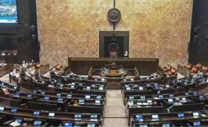 ராஜ்யசபா உறுப்பினர்களின் குற்ற வழக்குகள் மற்றும் சொத்து விவரங்களை காட்டும் தகவல் படம்