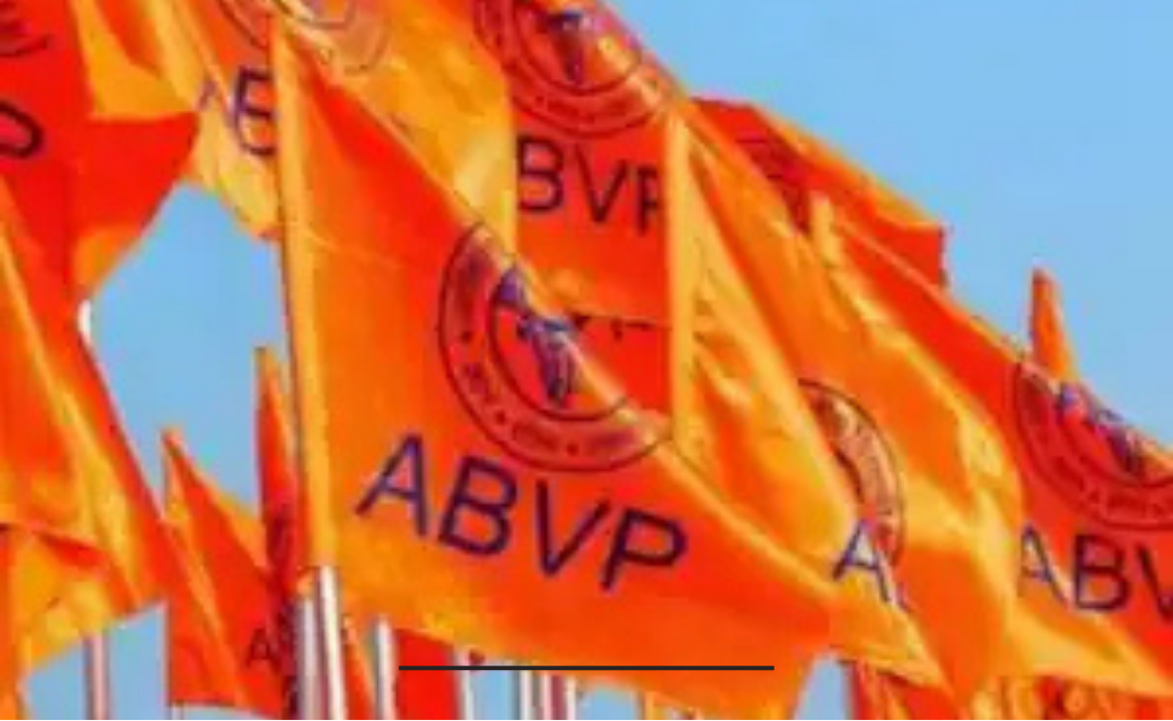 ஜம்மு பல்கலை வளாகத்தில் மாணவர்கள் போராட்டம் நடத்தும் காட்சி மற்றும் பாடத்திட்ட விவரம்