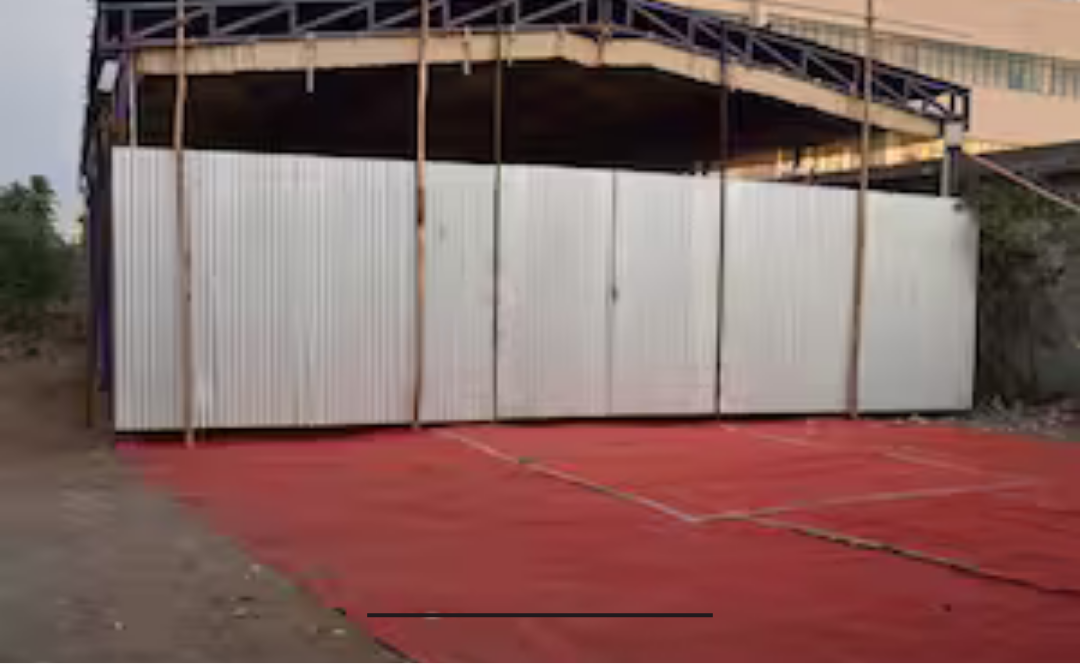 கரூர் பகுதியில் அமைக்கப்பட்ட தற்காலிக ஷெட்கள் மற்றும் தேர்தல் சூழ்நிலை காட்சி