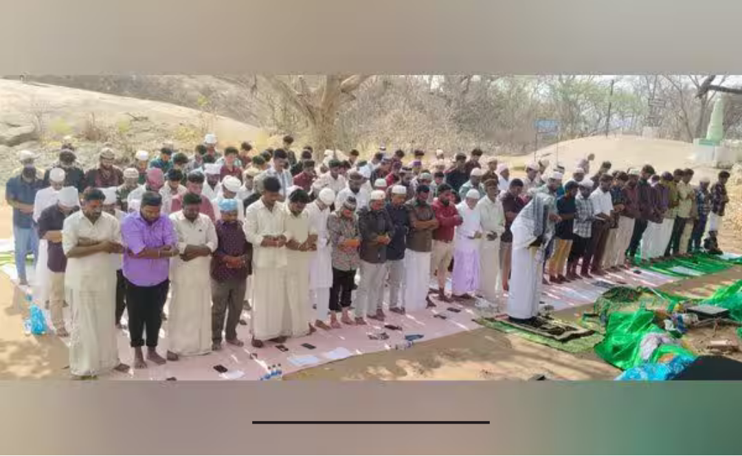 திருப்பரங்குன்றம் மலைக்கு செல்லும் பக்தர்கள் மற்றும் போலீஸ் பாதுகாப்பு நடவடிக்கை காட்சி