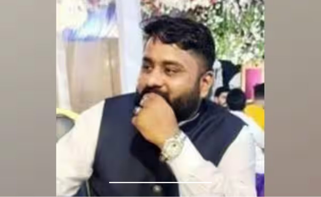 பாகிஸ்தானில் போலீசார் விசாரணை மேற்கொள்ளும் காட்சி மற்றும் சம்பவம் நடந்த இடம்