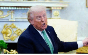 ஈரான் போர் குறித்து டிரம்ப் மற்றும் ராணுவ அமைச்சர் பீட் ஹெக்செத் தொடர்பான செய்தி படம்