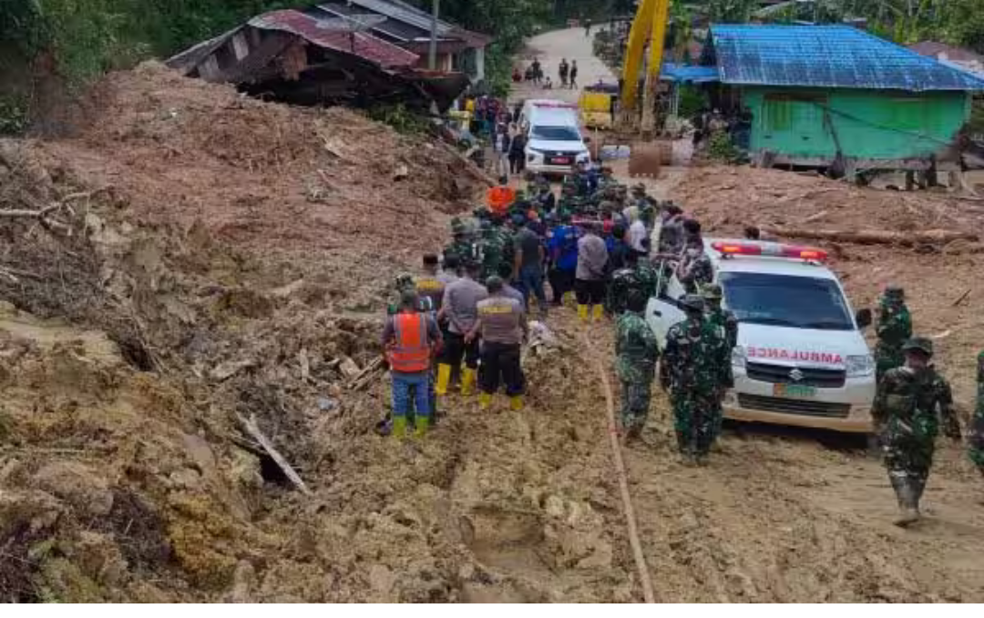 சிக்கிமில் கனமழையால் ஏற்பட்ட நிலச்சரிவு மற்றும் சாலை துண்டிப்பு காட்சி