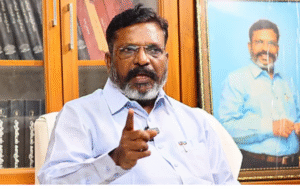 திருமாவளவன் கடிதம் வெளியிட்டு கூட்டணி அரசியல் குறித்து கருத்து தெரிவிக்கும் காட்சி