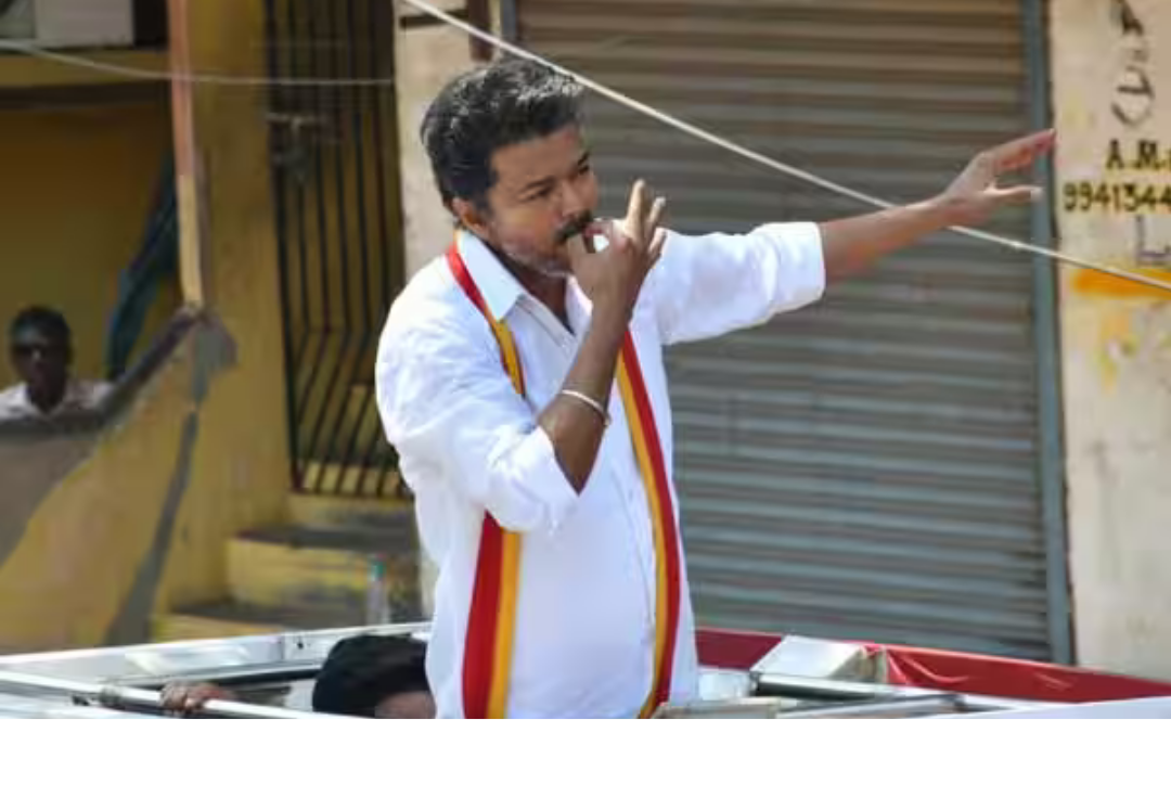 பெரம்பூரில் தேர்தல் பிரசாரத்தில் உரையாற்றும் விஜய் மற்றும் பொதுமக்கள் கூட்டம்