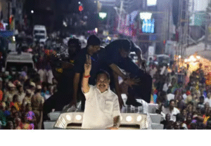 தேர்தல் பிரசாரத்தில் உரையாற்றும் இபிஎஸ் மற்றும் பொதுமக்கள் கூட்டம்