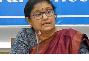 தேர்தல் பறக்கும் படையினர் சோதனையில் பணம் மற்றும் பொருட்கள் பறிமுதல் செய்யும் காட்சி