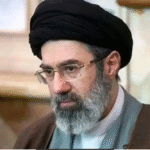 ஈரானின் புதிய உச்ச தலைவராக தேர்வான மொஜ்தபா ஹொசைனி கமேனி.