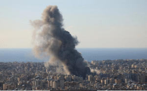 ஈரான்–அமெரிக்கா–இஸ்ரேல் மோதல் பின்னணியில் அஜர்பைஜான் மற்றும் கத்தாரில் பாதுகாப்பு நடவடிக்கைகள் தீவிரப்படுத்தப்பட்ட காட்சி.