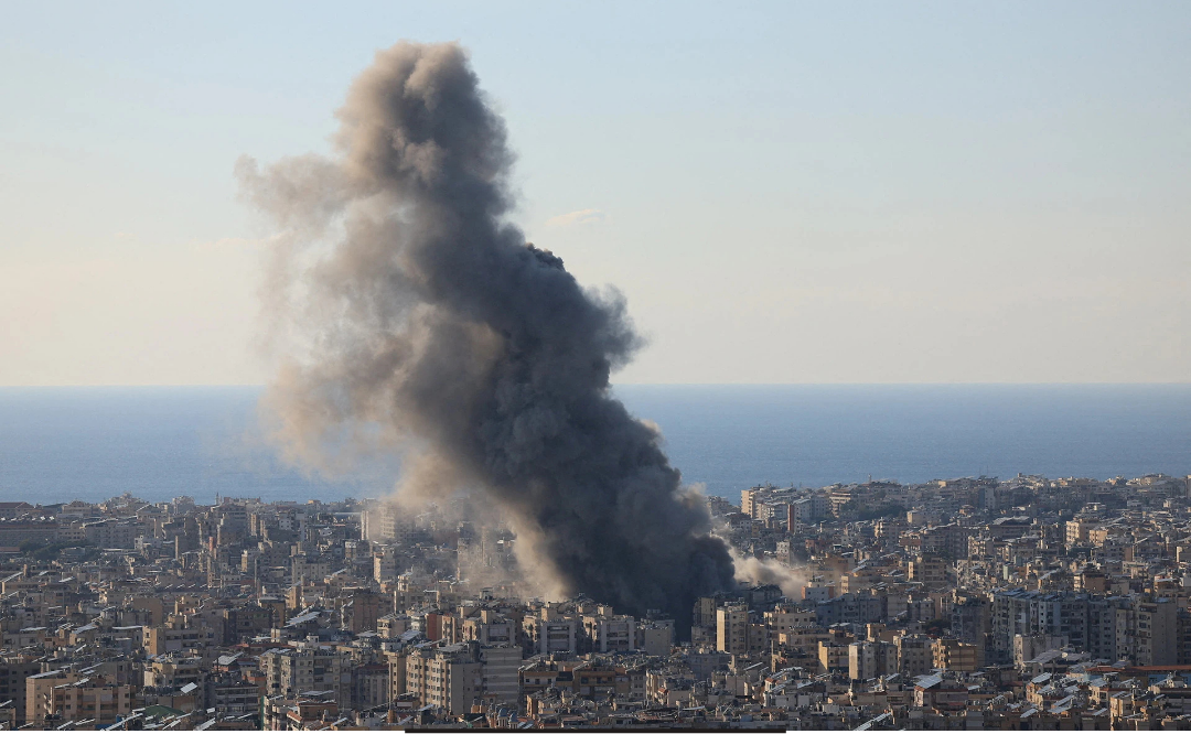 ஈரான்–அமெரிக்கா–இஸ்ரேல் மோதல் பின்னணியில் அஜர்பைஜான் மற்றும் கத்தாரில் பாதுகாப்பு நடவடிக்கைகள் தீவிரப்படுத்தப்பட்ட காட்சி.