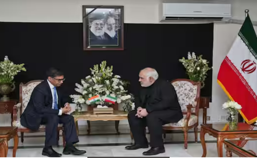 ஈரான் தலைவர் கமேனி மரணத்திற்கு இரங்கல் தெரிவிக்க டெல்லியில் உள்ள ஈரான் தூதரகத்திற்கு சென்ற மத்திய வெளியுறவுத்துறை செயலர் விக்ரம் மிஸ்ரி.