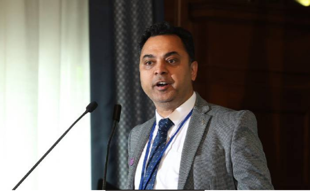 சிகாகோ பல்கலைக்கழகத்தின் தொழில்முறை சாதனையாளர் விருதை பெற்ற பொருளாதார நிபுணர் கே.வி. சுப்பிரமணியன்.