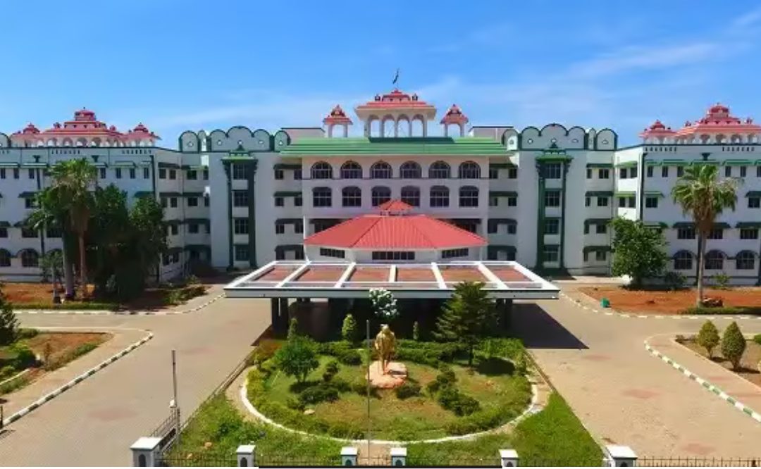 கோவில் நில ஆக்கிரமிப்பு வழக்கில் கருத்து தெரிவித்த மதுரை உயர்நீதிமன்ற கிளை.