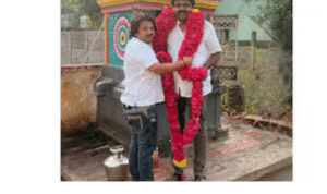 கோயிலில் செருப்புடன் மாலை: தி.மு.க., வேட்பாளர்