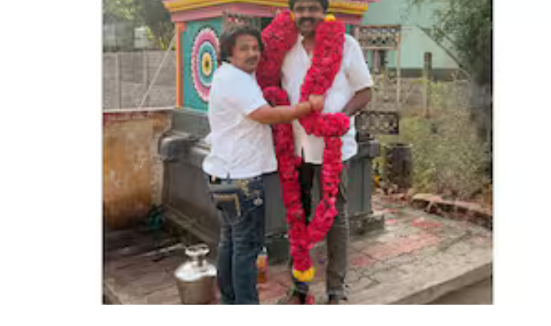 கோயிலில் செருப்புடன் மாலை: தி.மு.க., வேட்பாளர்