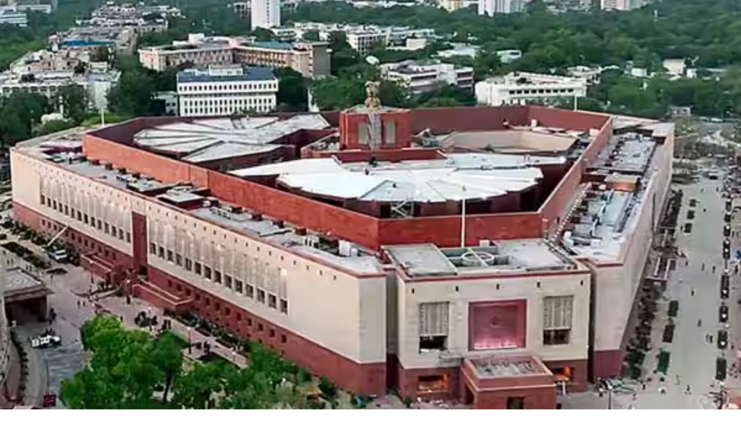 வளைகுடா நாடுகளில் வேலை செய்யும் இந்திய தொழிலாளர்கள் மற்றும் வேலைநிலையை குறிக்கும் காட்சி